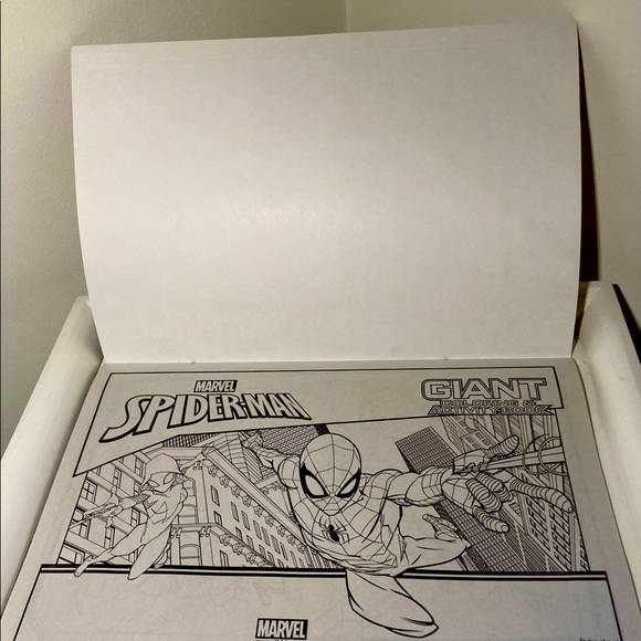 NWT Spider-Man Bundle Giant Sized Marvel Coloring & Activity Book  20 Markers💕 - Picture 7 of 9